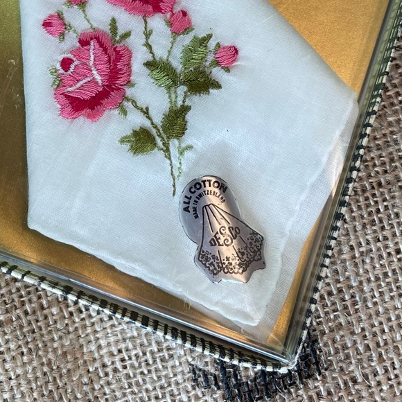 Vintage DESCO Handkerchief Set Made In Switzerland Embroidered Floral - Picture 2 of 5